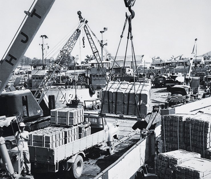 cargo loading on ships