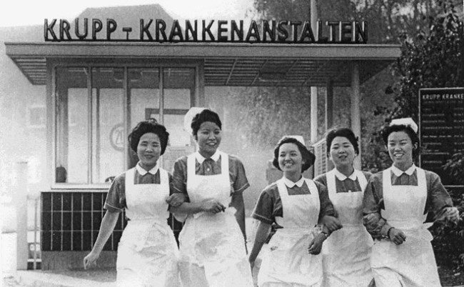nurses standing in front of hospital
