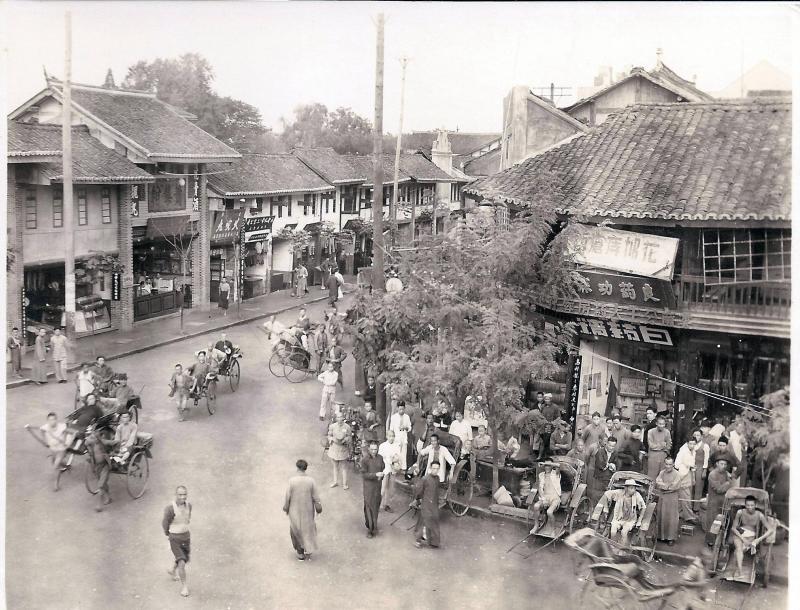Image of a bustling city street in chengdu in the 1920s