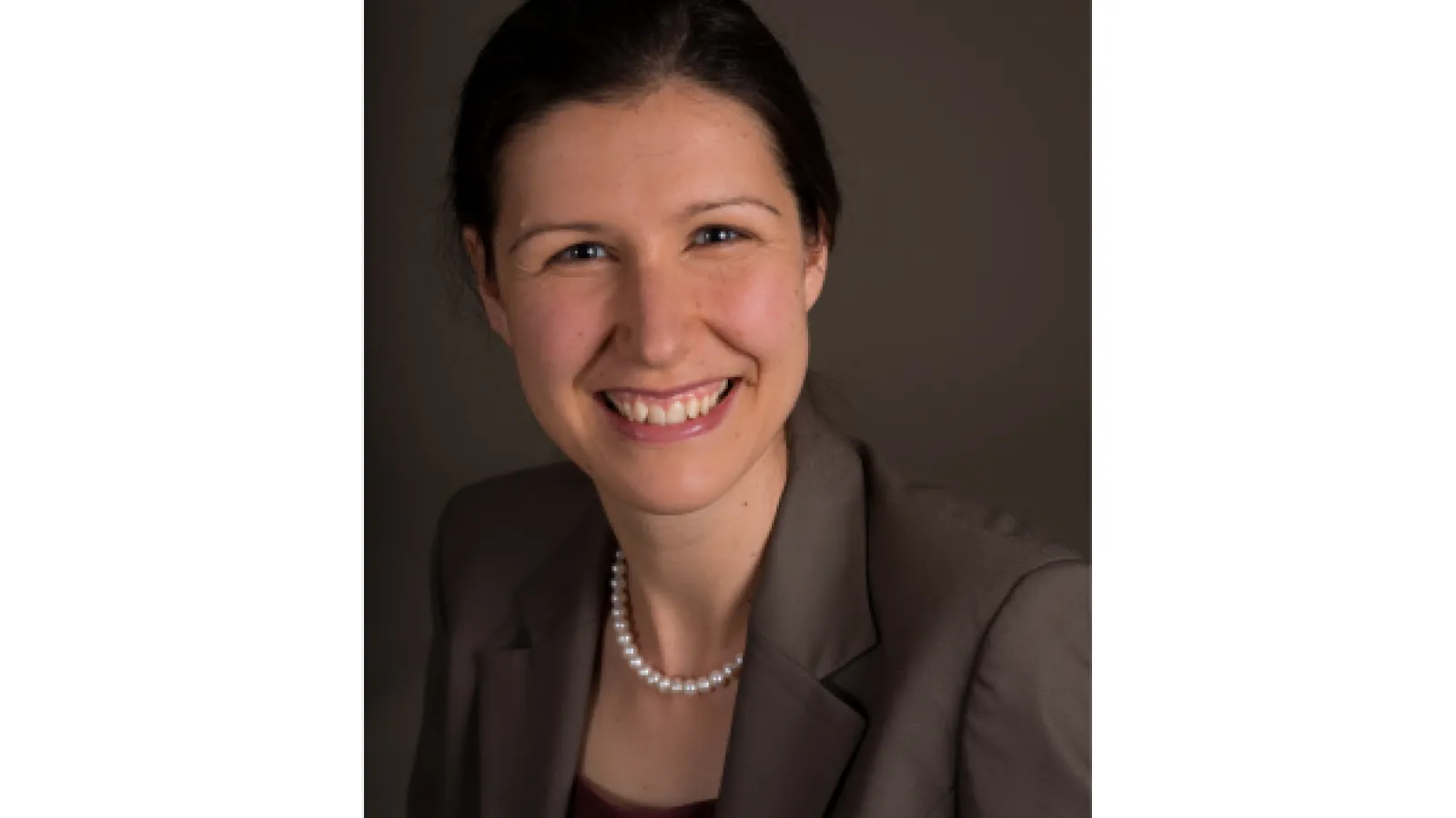 Hilary Holbrow headshot