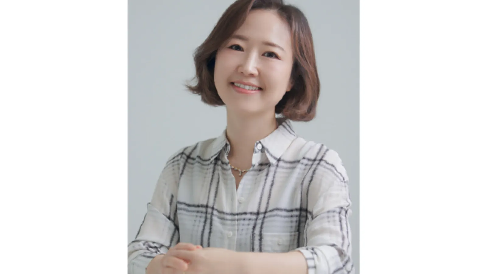 middle aged woman with brown hair
