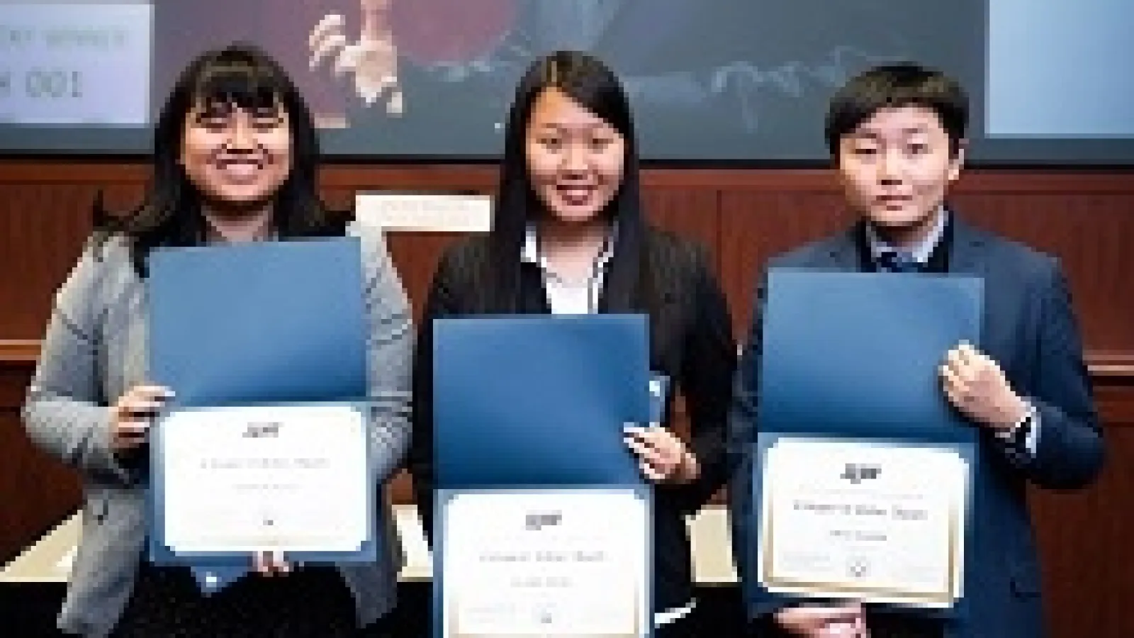 Xiyue Zhang (right), prize winner in J.LIVE Talk contest