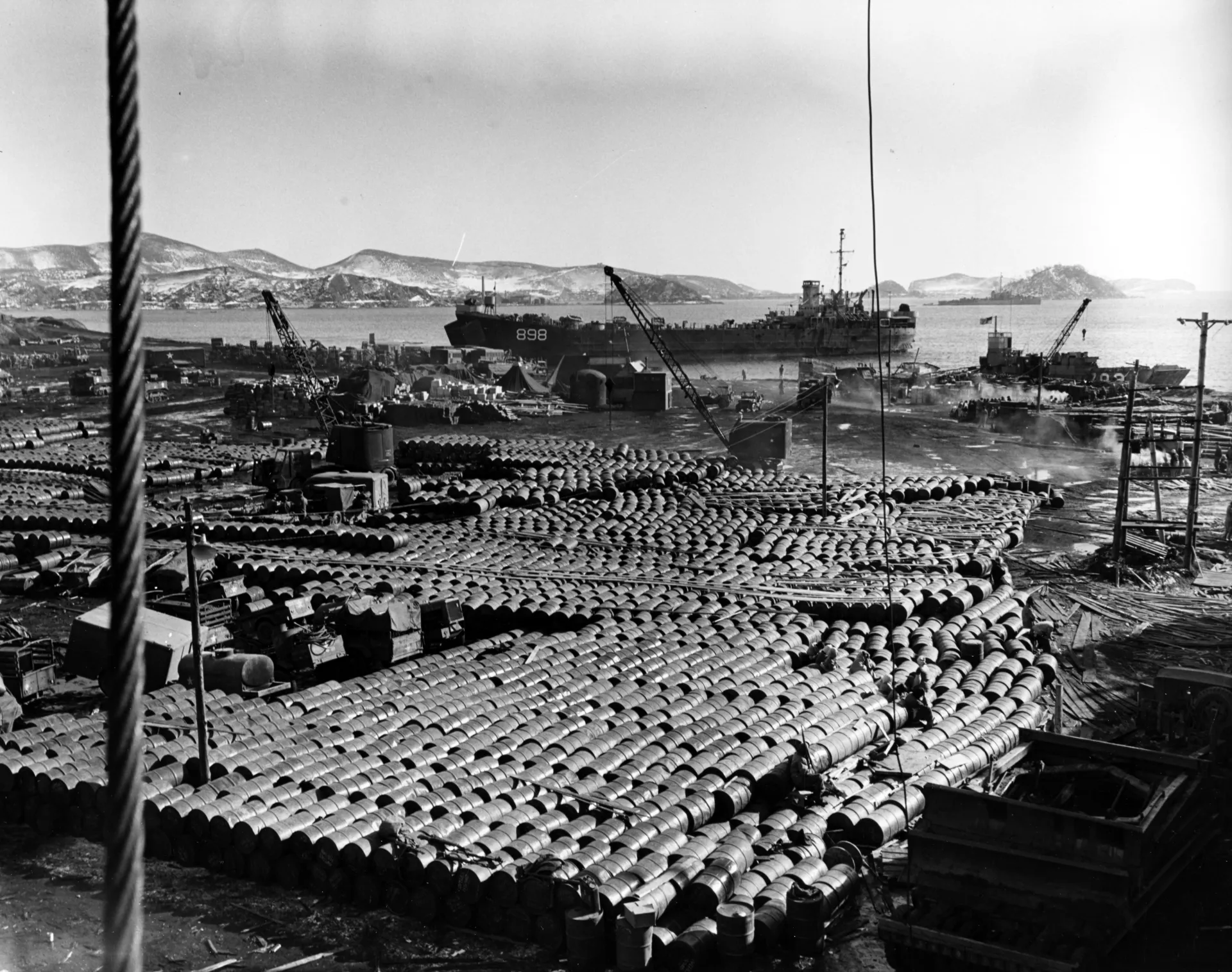 many people leaving on a ship