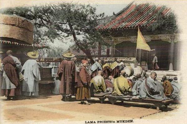 Image of Lama priests outside Mukden temple