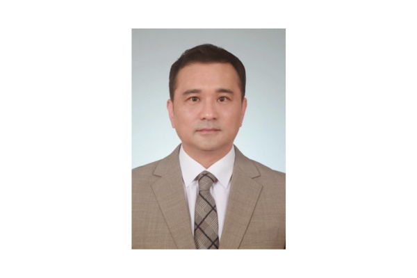 picture of professor Junho Lee