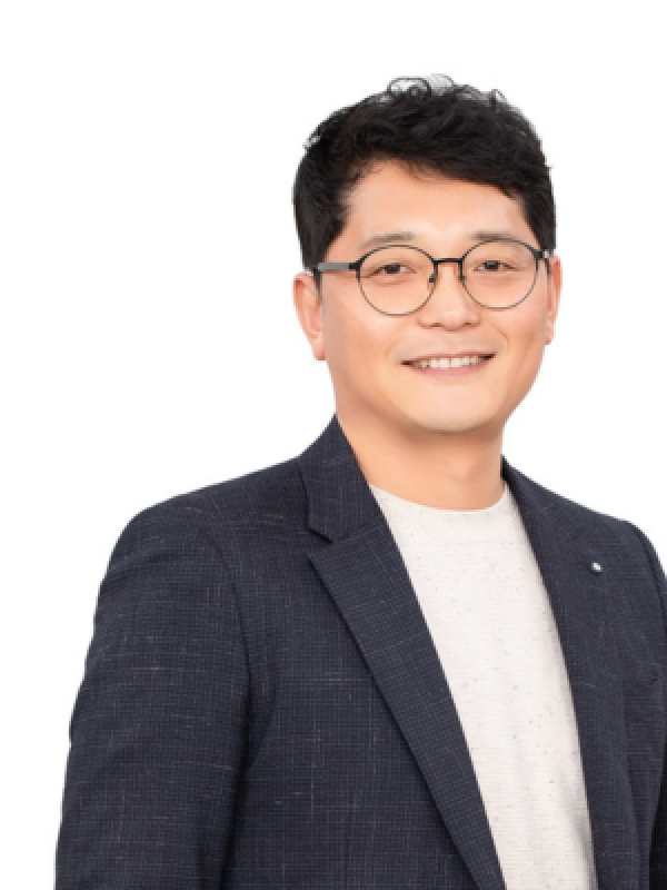 a middle aged man with short black hair