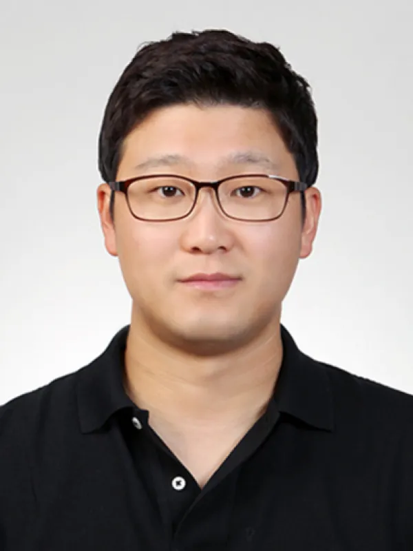 Han Kim headshot